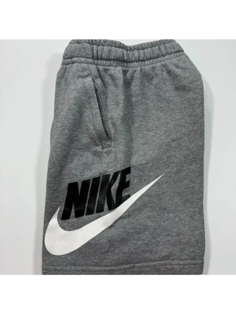 Nike Sportswear Club Fleece Shorts Boys M Gray Cotton Sweat Performance Running